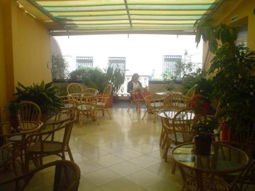 Hotel Paris ลันจารอน ภายนอก รูปภาพ