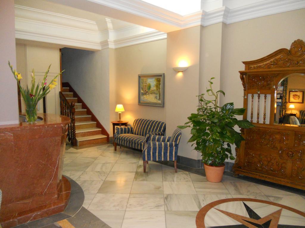 Hotel Paris ลันจารอน ภายนอก รูปภาพ